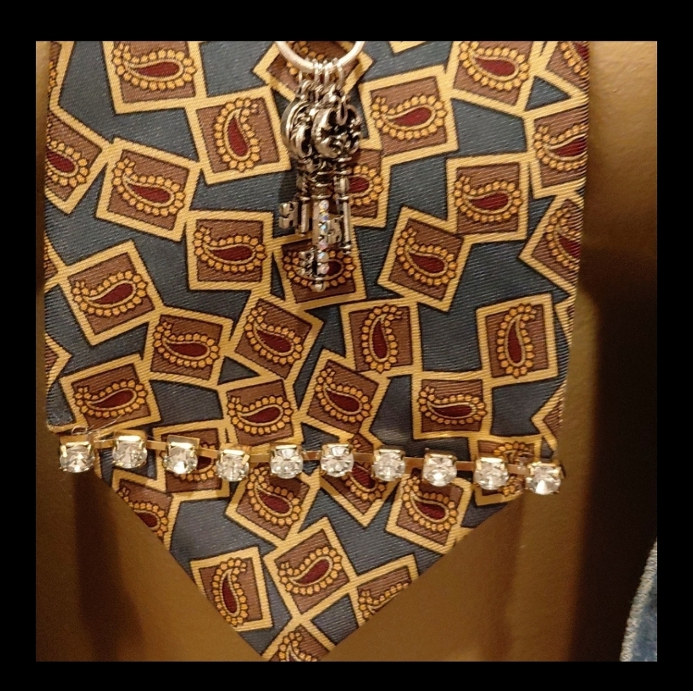 Handcrafted Upscaled Necktie Necklace W/Silver Hat Pin And Silver Brooch - Picture 4 of 6